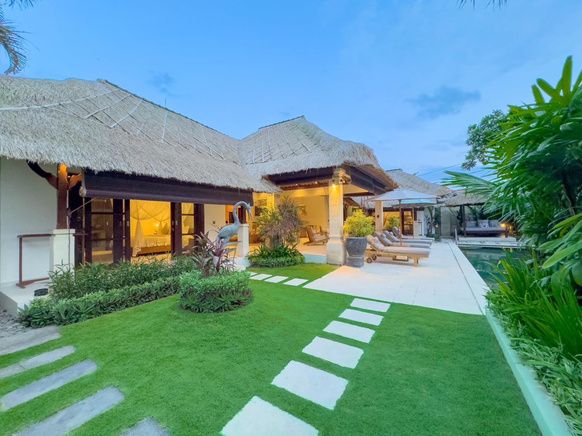 Villa Bugis Seminyak Номер фото